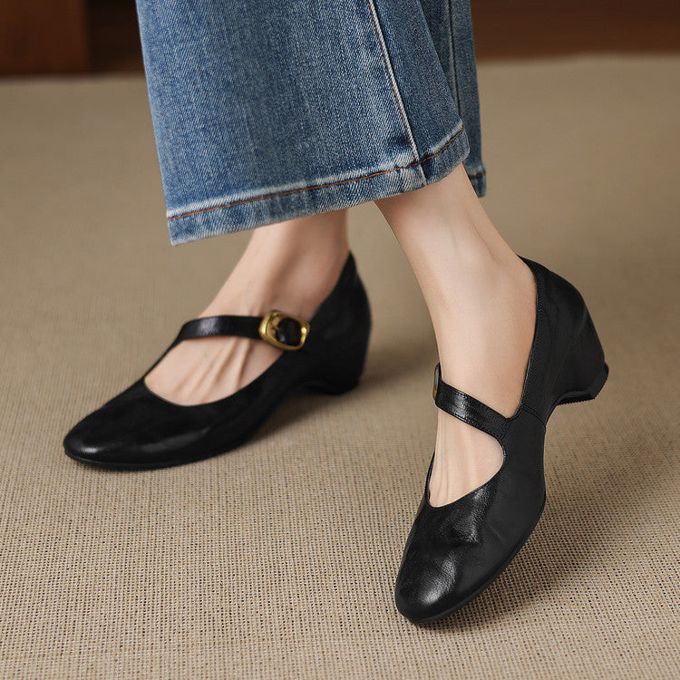 Quira | Round-Toe Mary Jane Flat